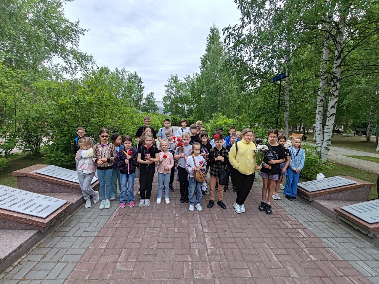 Возложение цветов.
